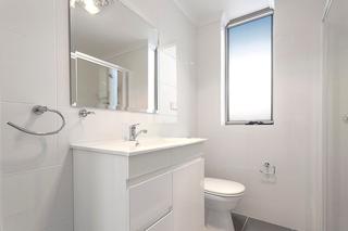 Bathroom (2012-08-24)