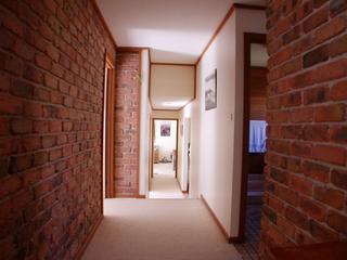 Hallway (2006-05-12)