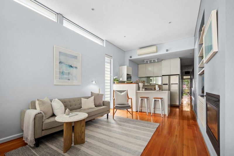 https://images.allhomes.com.au/property/photo/51b920d28eed3428ca3b33c573b74c6d_hd.jpg