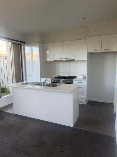 1 Ronneback Walk, VIC 3977