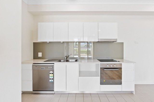 2/28 Goodwood Parade, WA 6100
