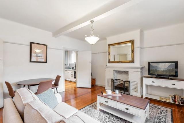 2/33 Queens Road, VIC 3000