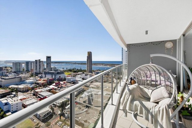 32307/9 Lawson Street, QLD 4215