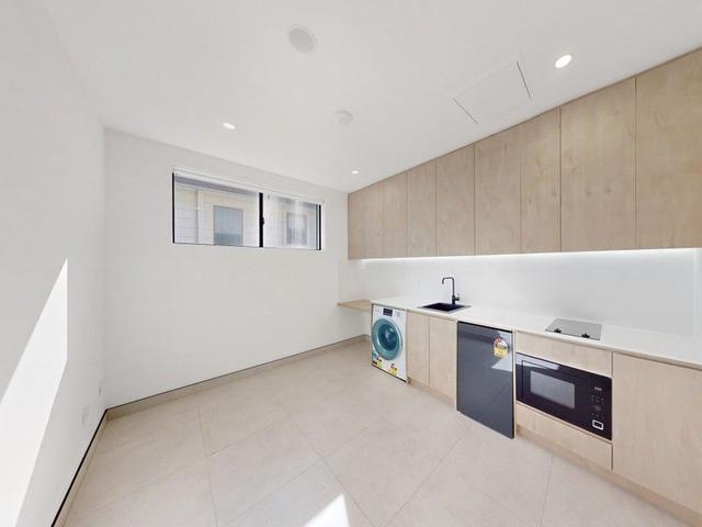 9/27 Allison Road, NSW 2161