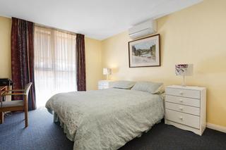 Residence main bedroom (2015-04-22)