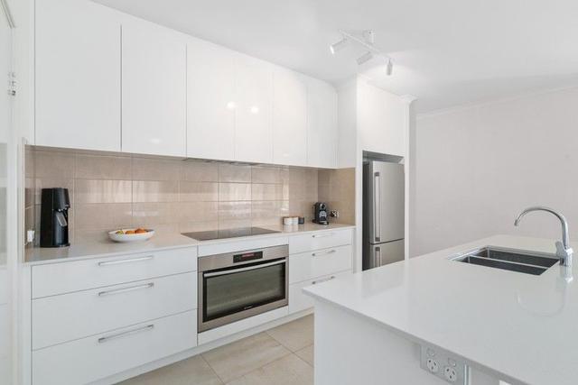 9 Amadeus Way, WA 6055