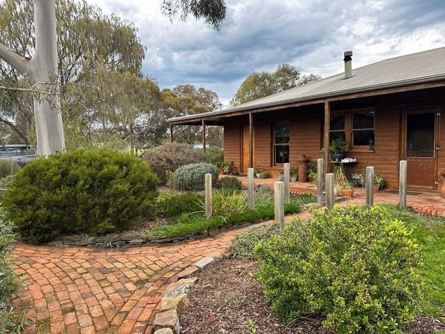 2 Pine Road, SA 5461