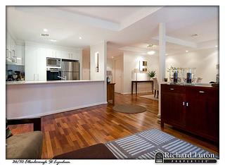 Family Room (2015-06-02)
