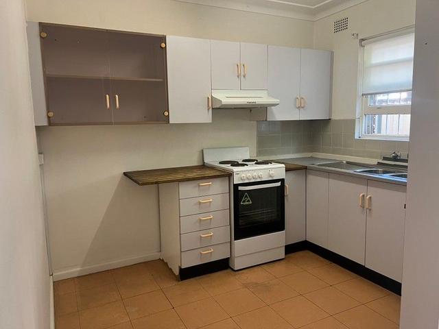 2/11 Second Avenue, NSW 2194