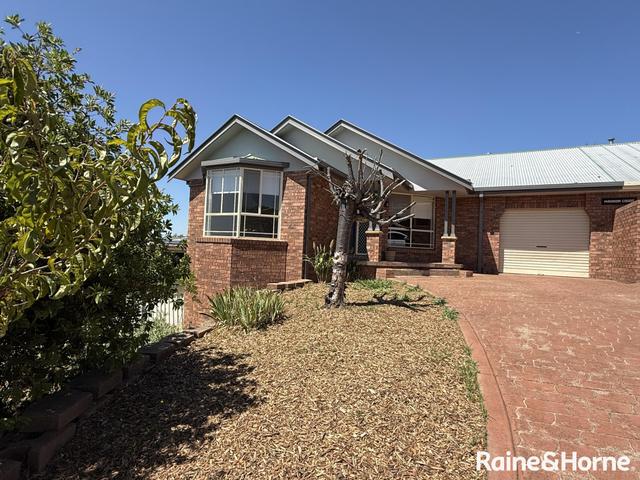 1/4 Madison Way, NSW 2800