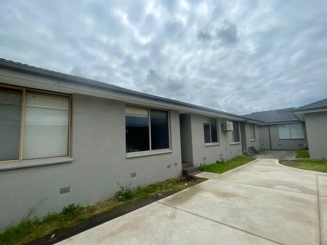 2/4 Moore Avenue, VIC 3169