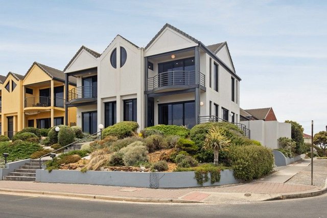 17F Esplanade, SA 5044