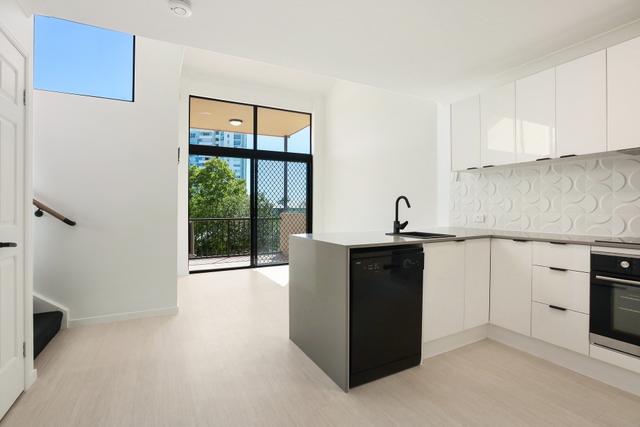 12/143 Frank Street, QLD 4215