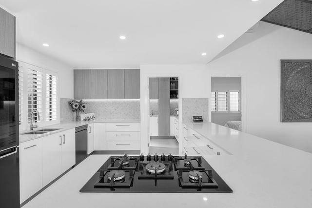 44 Attenborough Circuit, QLD 4165