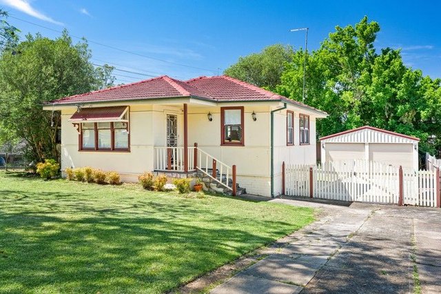 4 Butler Crescent, NSW 2750