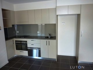 2 Kitchen.JPG
