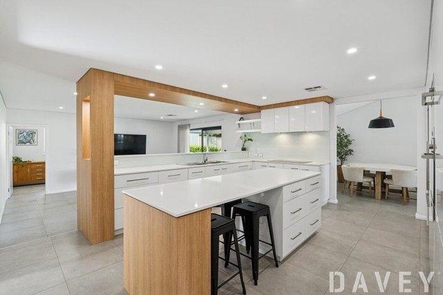 4 Banff Court, WA 6023