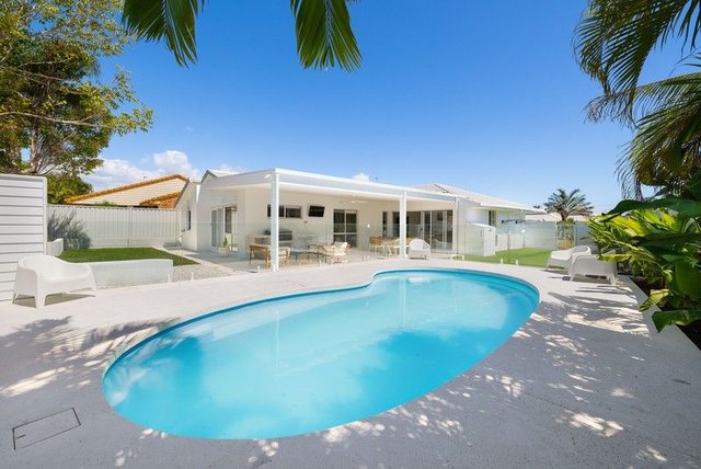 4 Silkyoak Court, QLD 4220