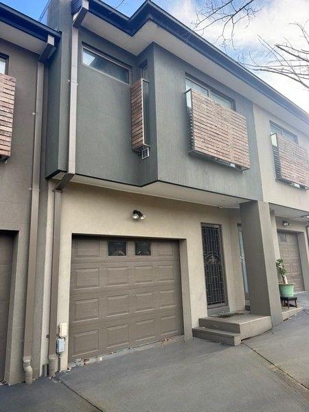 2/87 Pultney Street, VIC 3175