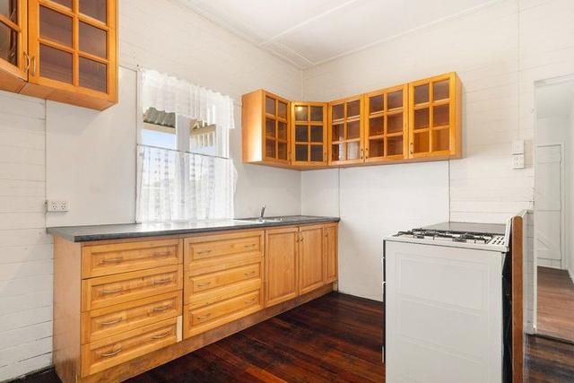 37 N Station Rd, QLD 4304