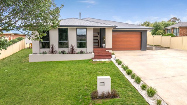 6 Somerset Place, NSW 2583