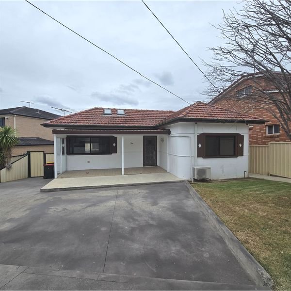 2 Berring Avenue, NSW 2196