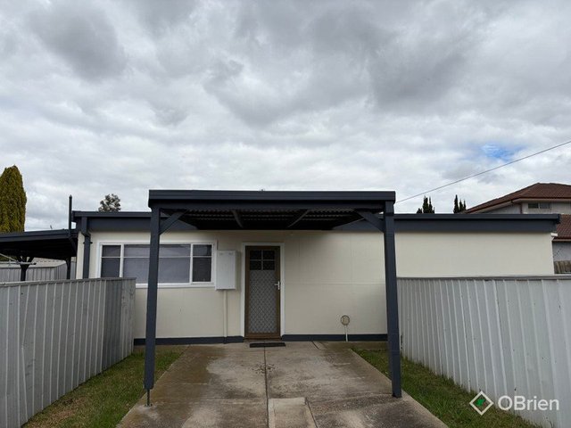 2/13 Cleveland Street, VIC 3021