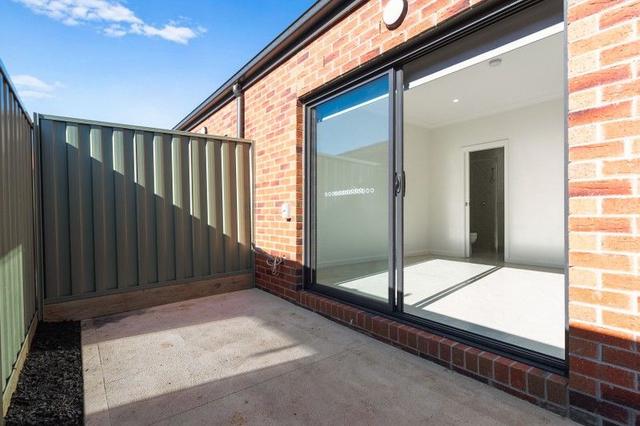 2/7 Carluke Close, VIC 3806