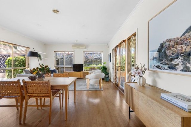 2/198 Civic Parade, VIC 3018