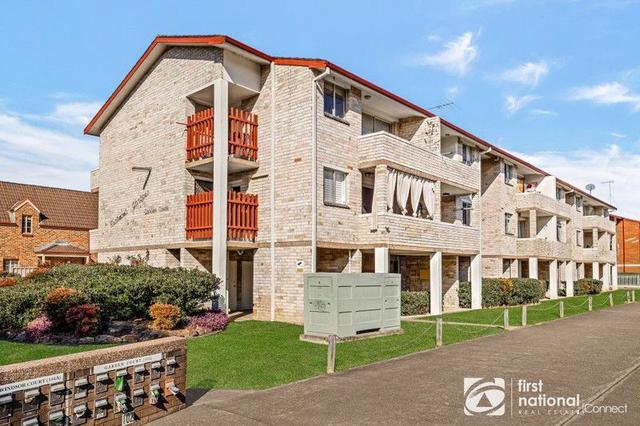 1/102 Windsor Street, NSW 2753