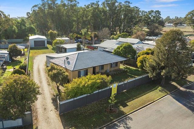 8 Myola Crescent, VIC 3608