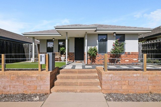 35 Stanbury Crescent, WA 6069