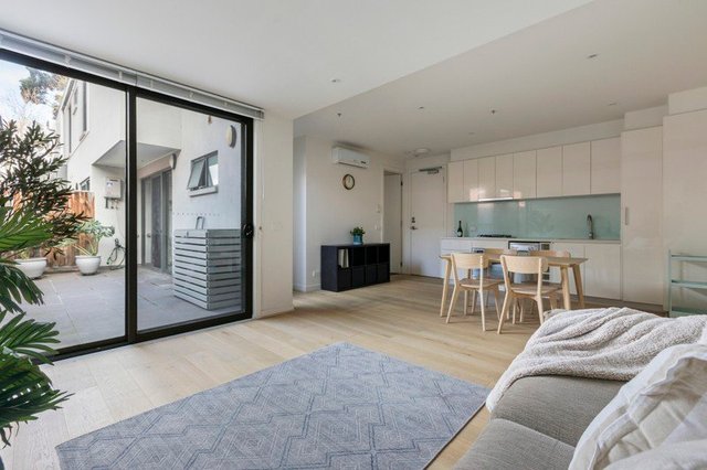2/13 Rosstown Road, VIC 3163