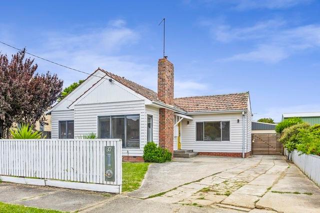 37 Hawthorn Grove, VIC 3355