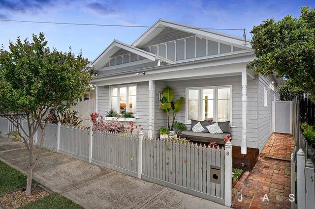 8 Deakin Street, VIC 3013