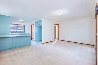 Dining to kitchen