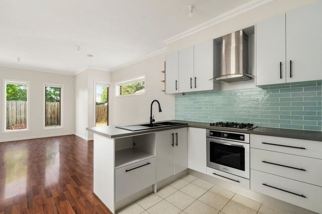 2/93 Salmon Street, VIC 3915