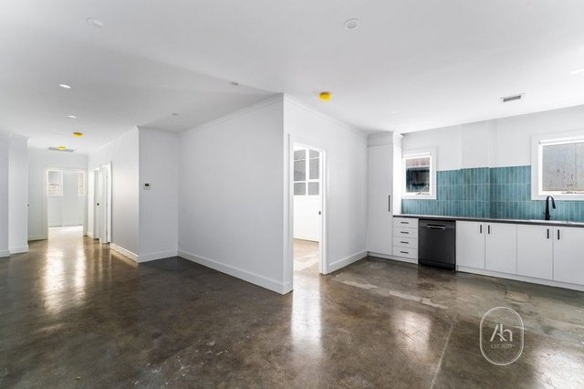 2.02/21-23 Anthony Street, VIC 3000