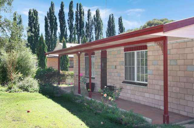8 Lambie Street, NSW 2630