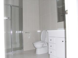 Bathroom (2013-05-30)