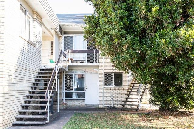 2/2 Erskine Avenue, QLD 4031