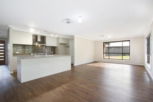 28 Paddlesteamer Court, NSW 2640