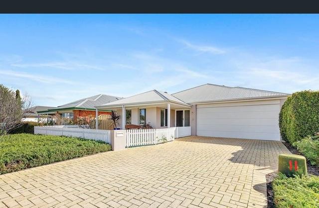 22 Harvest Lakes Blvd, WA 6164
