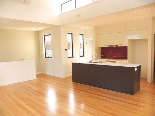 2/90 Thames St, VIC 3129
