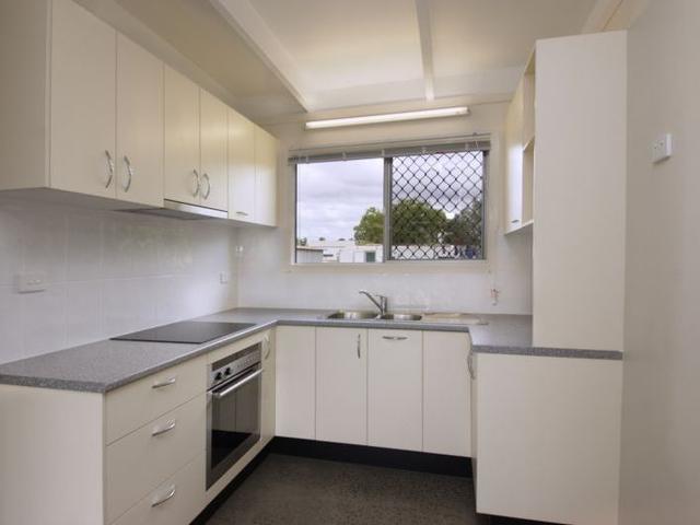 2/23 York Street, QLD 4401