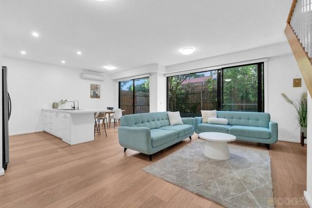 2/22 Woornack Road, VIC 3163