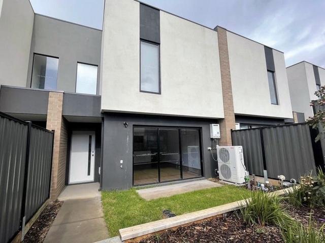 8 Cerulean Walk, VIC 3064