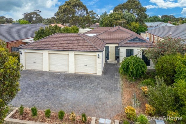 15 Orchardview Grove, VIC 3429