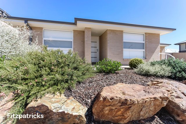 2/1 Lee Way, NSW 2650