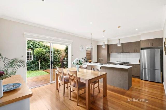 2/142 Woods Street, VIC 3015